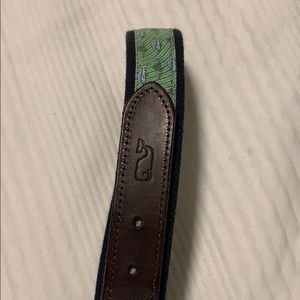 Vineyard vines canvas club belt, fish.